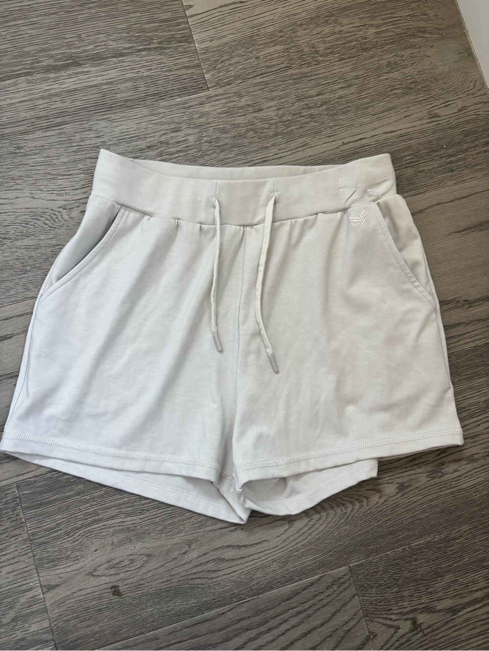 Cozy Earth Bamboo Lounge Shorts Women's Small Ivory Cream